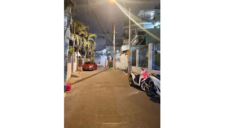 Bán nhà đường 475, Phước Long B, giá nhỉnh 5 tỷ.